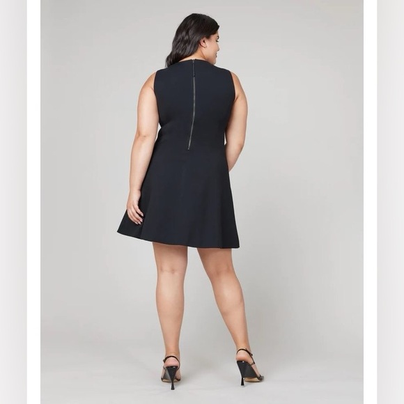 SPANX Perfect Fit & Flare Dress 🖤 - Picture 8 of 12